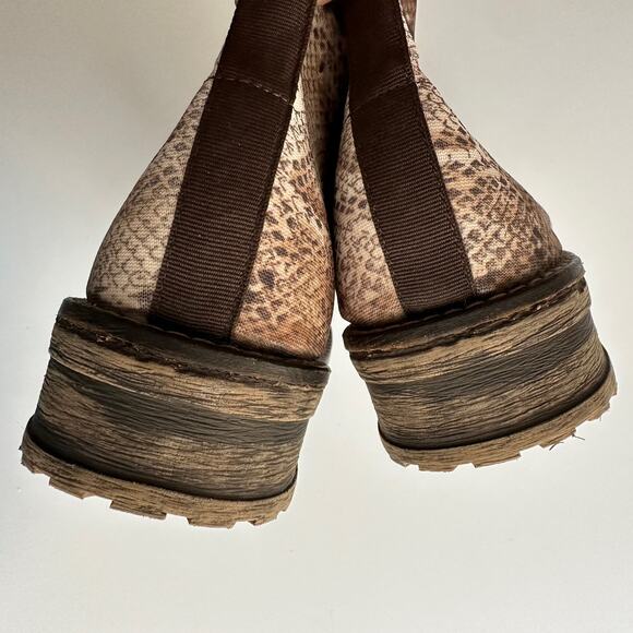 Charleston Shoe Co NWOB Liberty Snake Pull On Stretch Chelsea Stack Heel Boot 8 - Picture 8 of 8